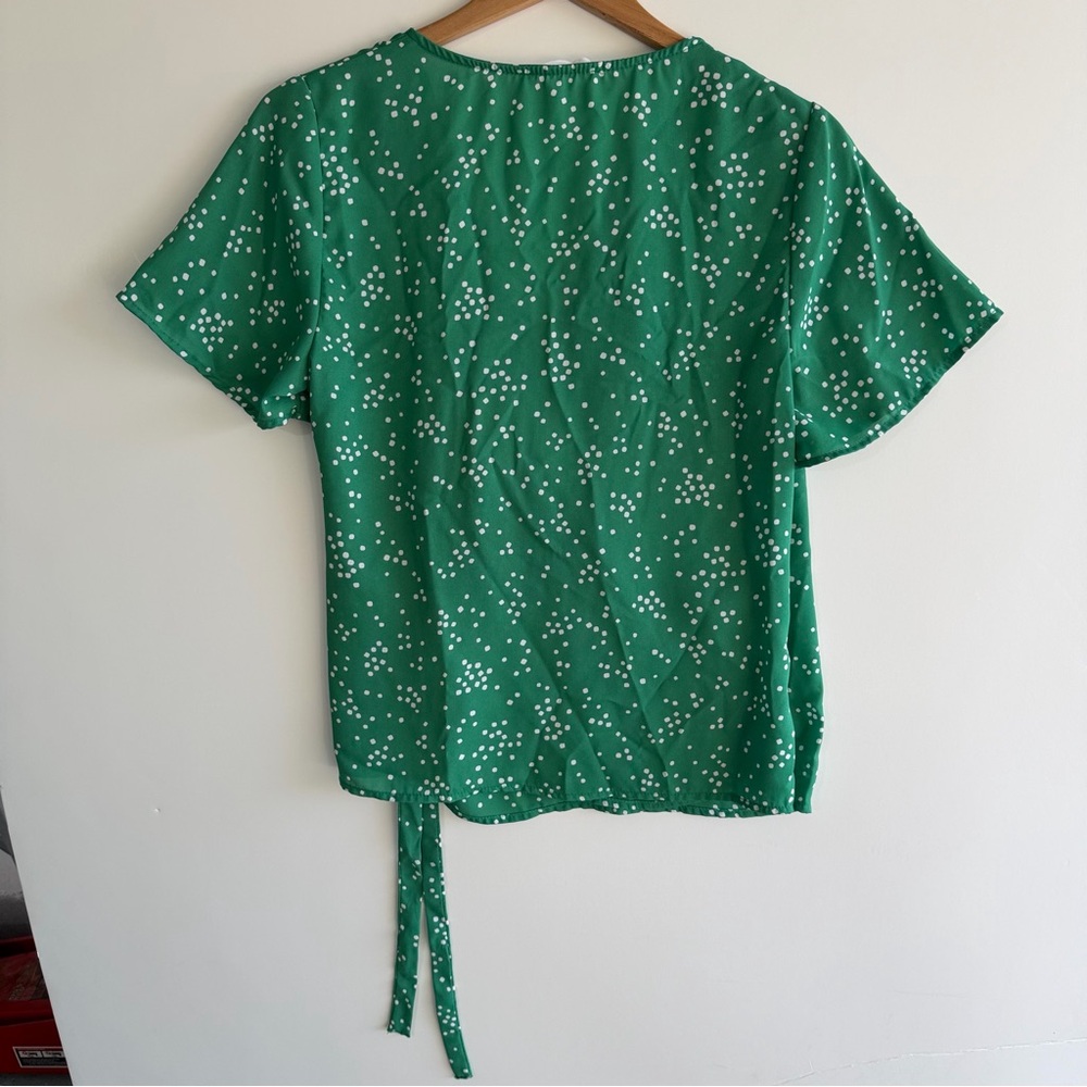 All in Favor Polka Dot Ruffle Wrap Top Size Medium M Green White Short Sleeve - Picture 12 of 12